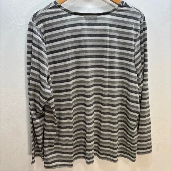 Avenue Relaxed fit V-Neck Striped long sleeve Shirt Gray Silver Black NWT Sz 20 - Picture 7 of 8